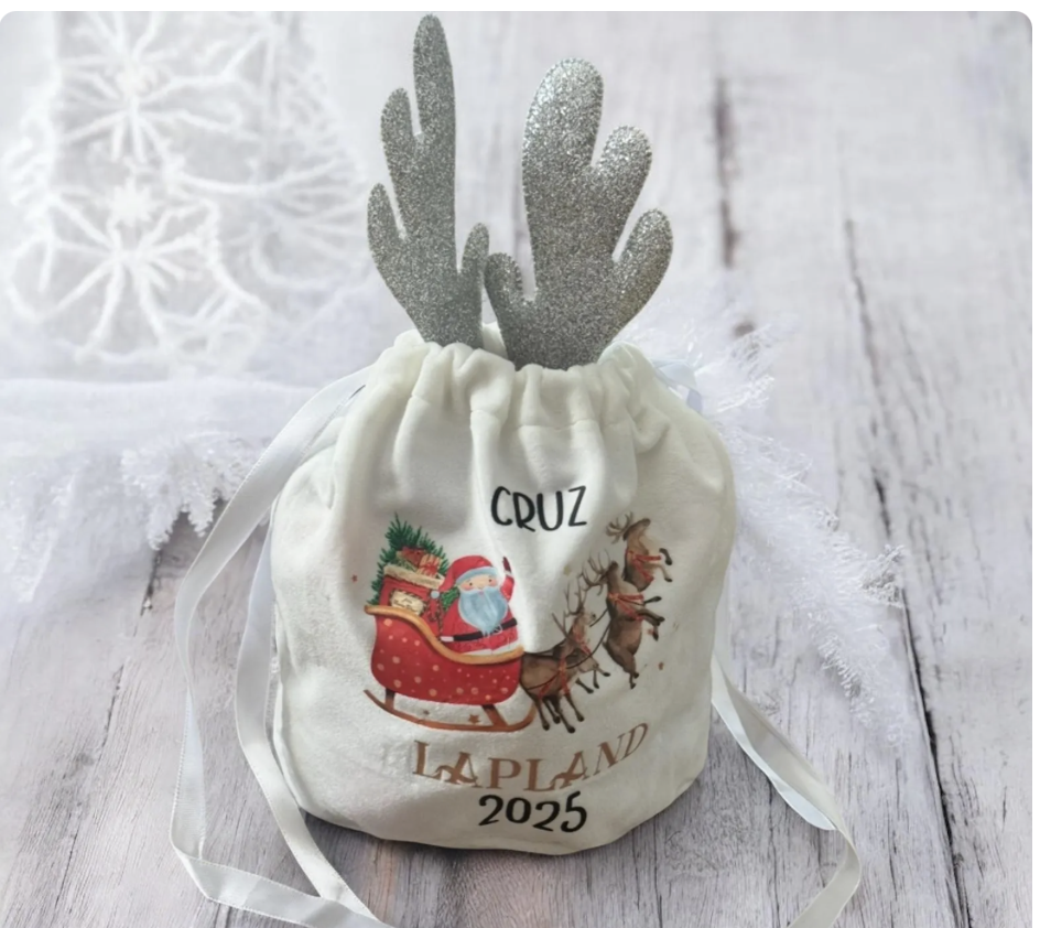 Lapland Santa and His Sleigh Gift Bag - Image 4