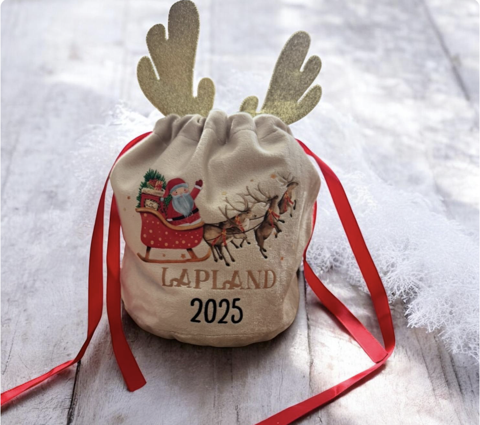 Lapland Santa and His Sleigh Gift Bag - Image 3